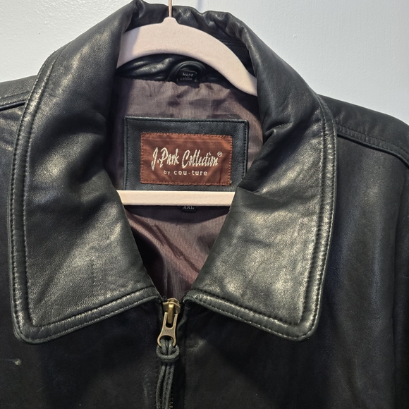 Men's Classic Black Leather Bomber Jacket - Picture 3 of 15